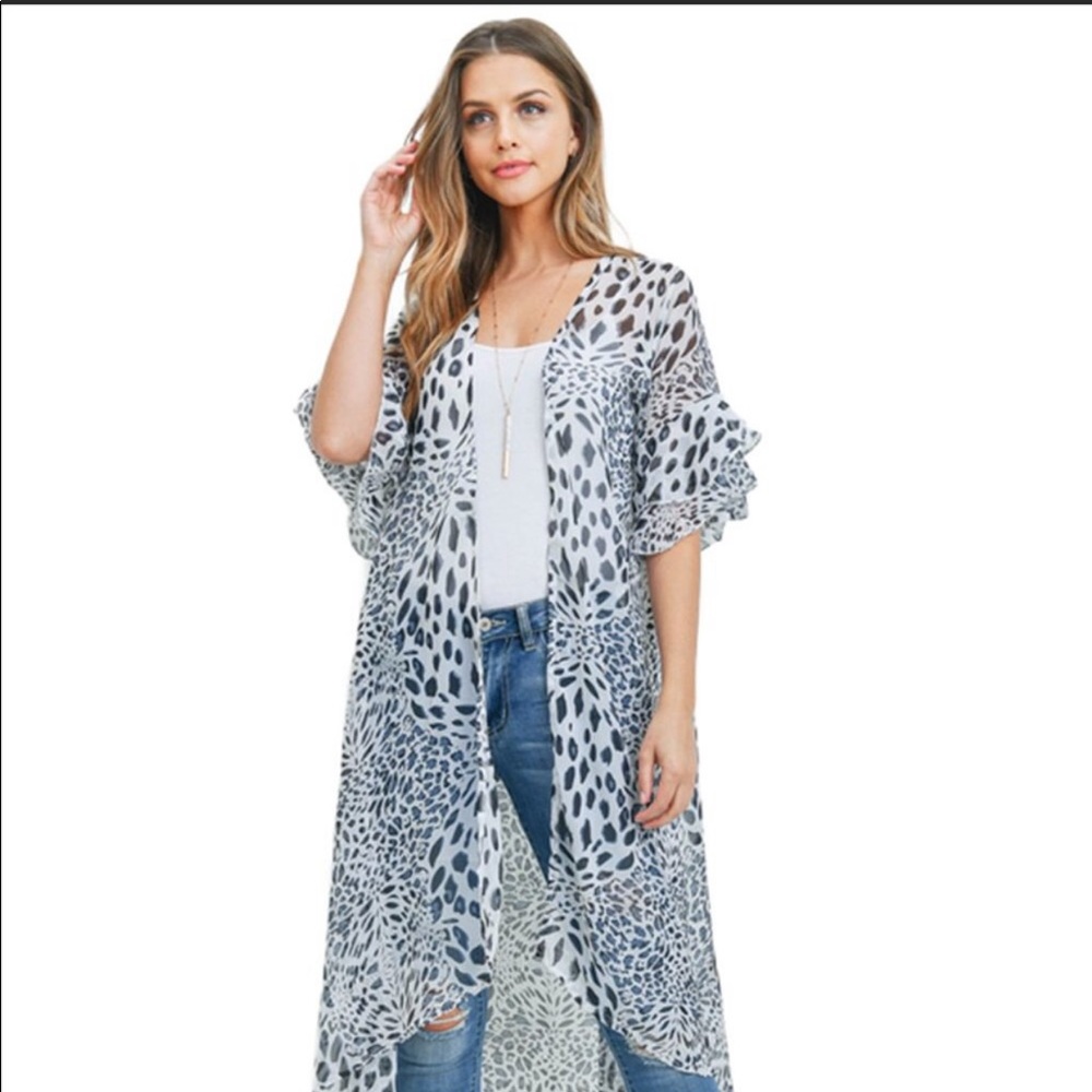 🌟HP 🌟 Leopard Print Ruffle Sleeve Kimono - Picture 2 of 7